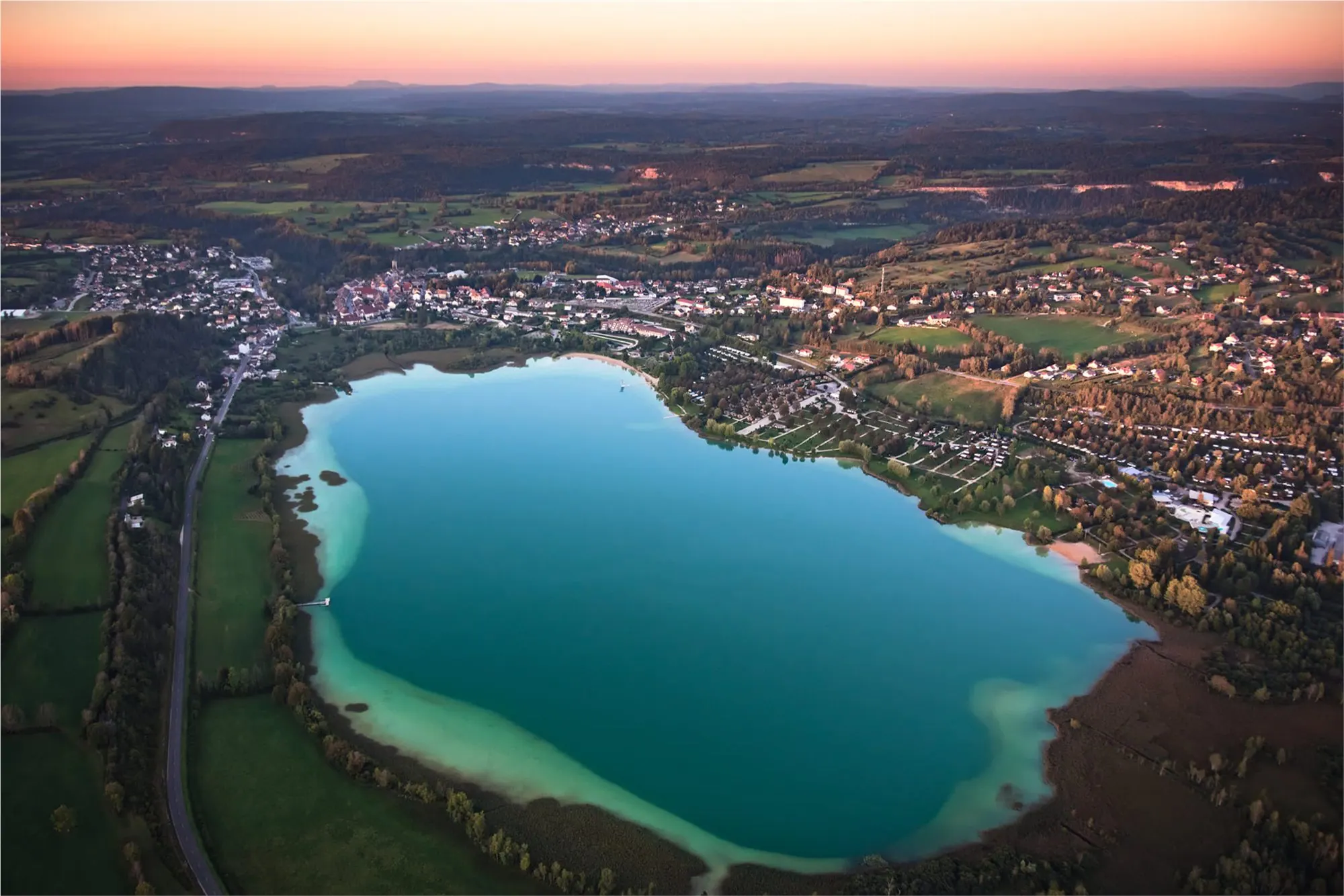 Clairvaux-les-Lacs, point de départ de la Truite Vagabonde