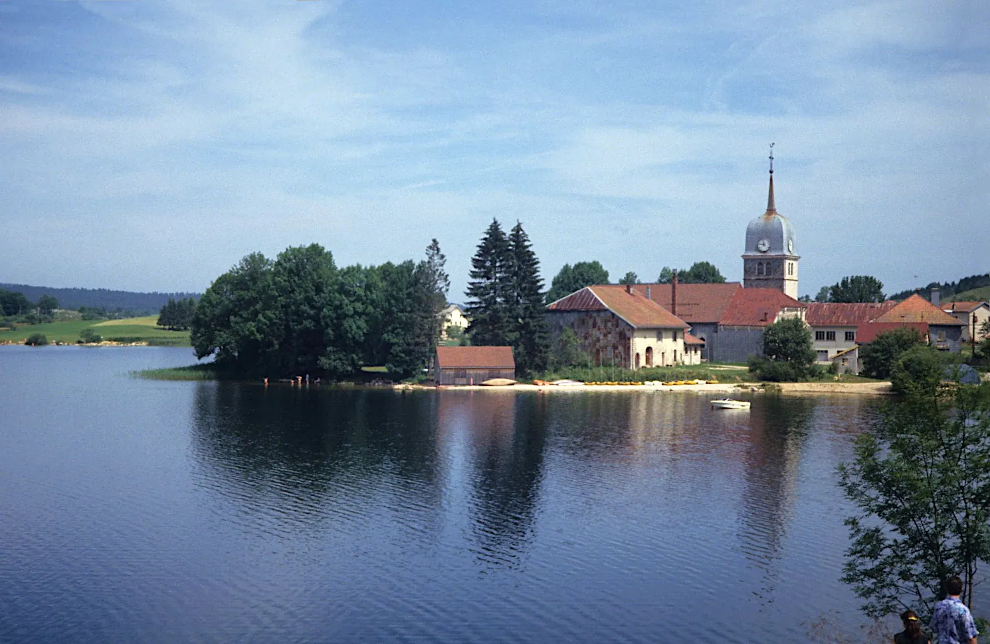 Lac de l’Abbaye et abbaye du Grandvaux à Grande-Rivière